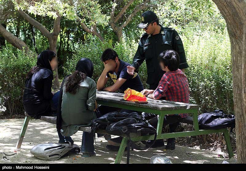 دستگیری 500 روزه‌خوار در شیراز و دو هزار و ۶۰۰ تذکر لسانی از سوی بسیج/ مجازات روزه خواران چیست؟