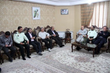 دیدار استاندار  قزوین با خانواده شهدا و ایثار گران عرصه مبارزه با مواد مخدر