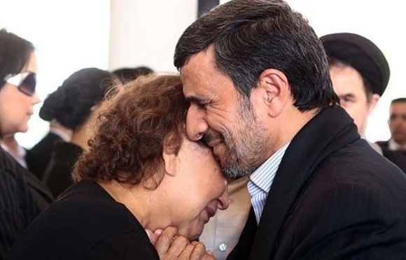 طنز/ مادر چاوز به احمدی نژاد نامه نوشت
