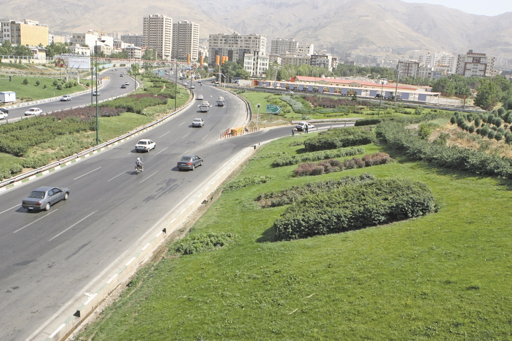 اعتراض اهالی یک محله به فروش زمین های فضای سبز/عضو شورای شهر: شهرداری حق فروش را ندارد