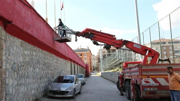 راه حل  جالب مربی اخراج شده برای نظارت بر بازی 