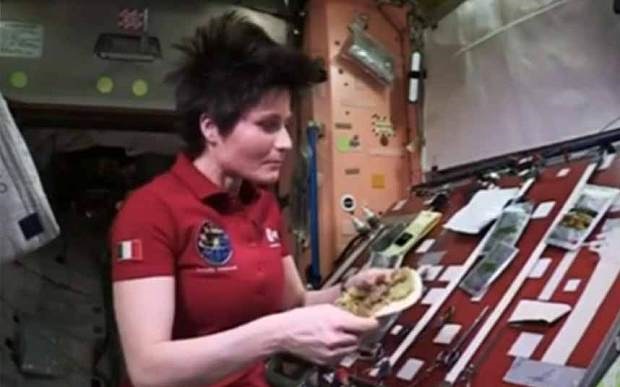 فضانوردان چطور در ایستگاه فضایی خوراک برنج و مرغ درست می کنند؟