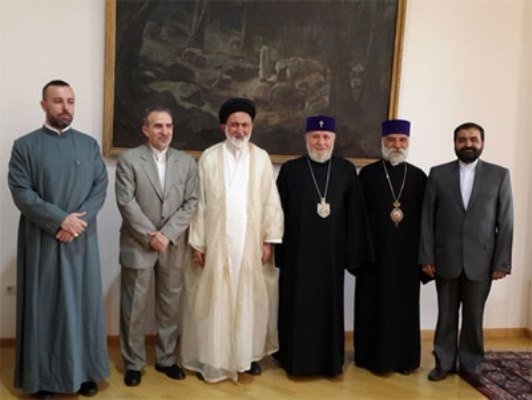 ارمنی ها و مسلمانان «زیارت از نگاه ادیان توحیدی» را بررسی می کنند