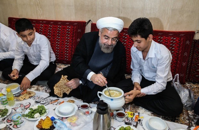 افطاری سیاسیون چیست؟/عکس هایی از روحانی، احمدی نژاد،فائزه هاشمی ، محصولی و ...