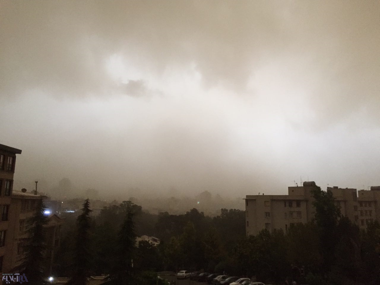 عواقب طوفان در تهران؛ ریزش کوه در امام‌زاده داوود/ 30 حادثه در پایتخت/ هراز مسدود شد