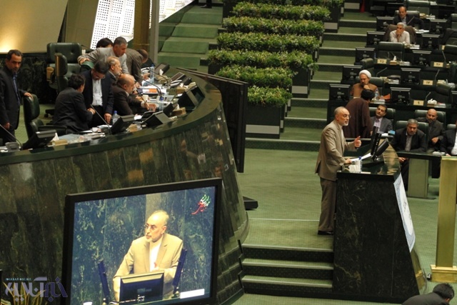 دستاوردها و محدودیت های «برجام» در مشروح گزارش صالحی به مجلس و پاسخ هایش به سوالات لاریجانی