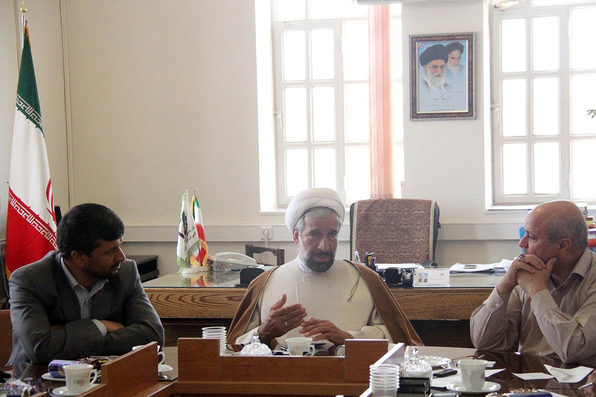 بازرس کل یزد: باید احساس وجود فساد در ادارات را از بین برد/ برخی واردکنندگان کارمند میخرند!