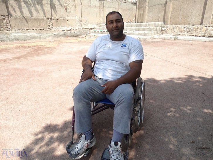 مرد آهنین دیروز:آن زمان 500 کیلو را حمل می کردم،الان تحمل وزن پاهایم را ندارم