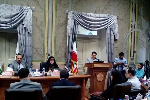 حضور شهردار رشت در صحن علنی شورا/مخالفان جلسه را ترک کردند