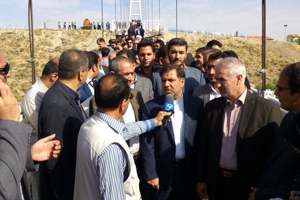 احساس یک وزیر از قدم زدن روی بزرگترین پل معلق خاورمیانه