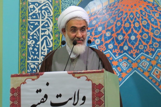 امام جمعه قزوین :عزت و اقتدار کشور را با اقتصاد مقاومتی حفظ می‌کنیم 
