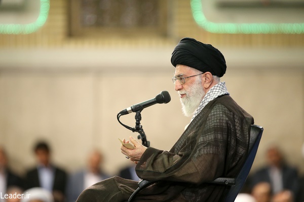 رهبر انقلاب:هدف دشمنان از تحریمها جلوگیری از رسیدن ملت ایران به جایگاه شایسته تمدنی است 