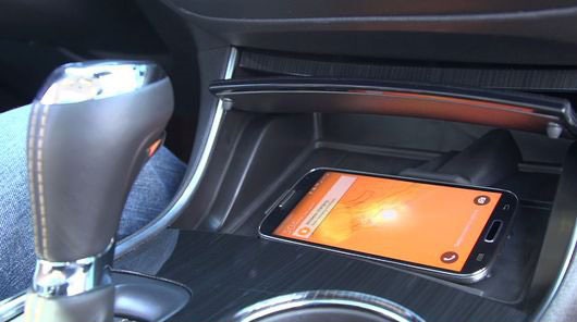 تلفن همراهتان را در خودرو خنک نگهدارید! / عکس
