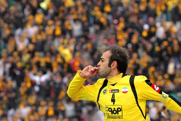 بلندگوهای جایگاه پرسپولیس قطع شد/ تشویق ویژه محرم نویدکیا