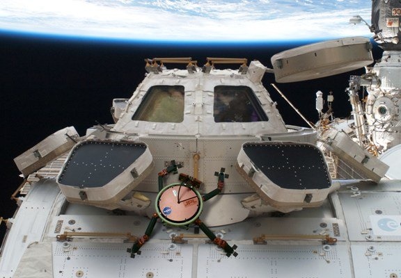 ربات‌های مارمولک بر بدنه ایستگاه فضایی