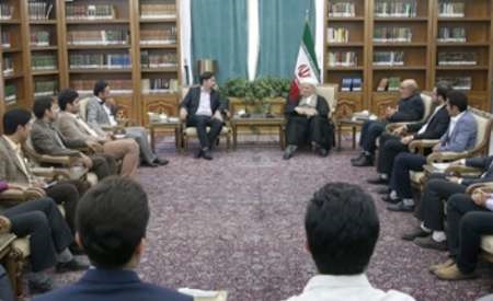 هاشمی رفسنجانی: روحانی نمی خواهد کارها با قانون گریزی پیش برود/ استفاده تندروها از تریبون مجلس