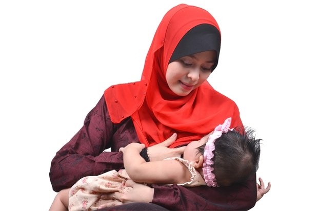 اهمیت تغذیه طبیعی نوزاد در قرآن/ ۷ دستور درباره شیر دادن نوزادان