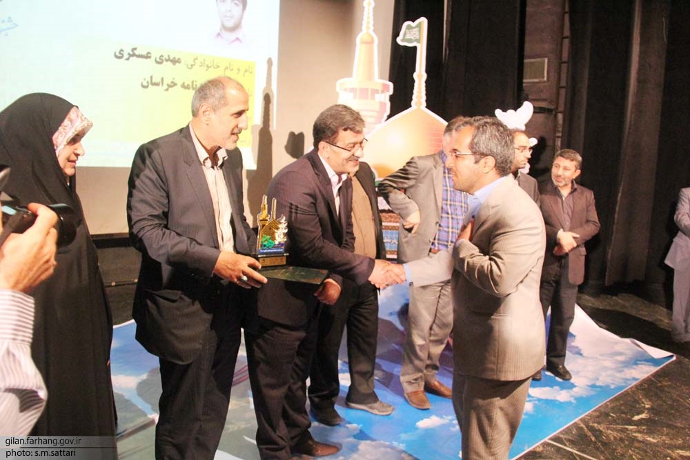 برگزیدگان جشنواره مطبوعات و خبرگزاری های رضوی در رشت تقدیر شدند