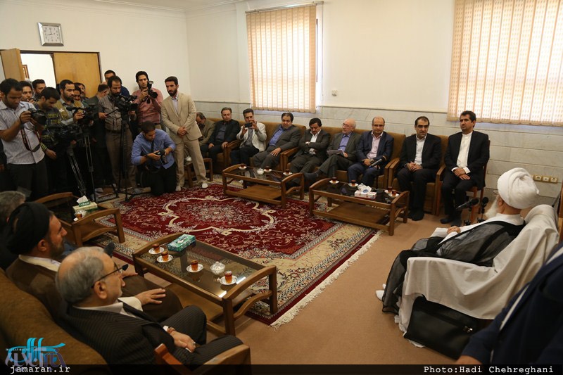 وزیر بهداشت در دیدار با آیت‌الله مکارم شیرازی: اختصاص 3 درصد بودجه عمرانی کشور برای ساخت بیمارستان‌ 