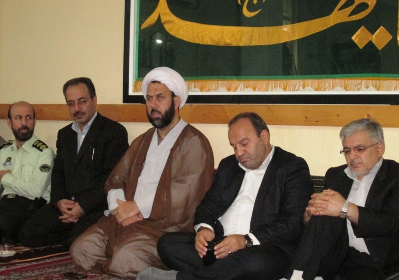 امام جمعه بندر آستارا:برخی ها با سنگ اندازی در مسیر حرکت دولت به کشور خیانت می کنند