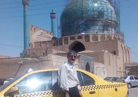 داستان فرهاد؛ راننده‌ تاکسی تاریخ شناسی که تور شب گردشگری در اصفهان راه اندازی کرده است