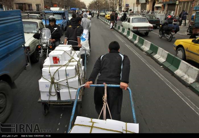 اعتراض کسبه بازار به تصمیم شهرداری تهران درباره پیاده سازی در تهران/ حمل و نقل اجناس مشکل شده است