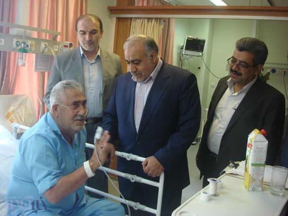 عیادت استاندار لرستان از بیماران بستری در بیمارستان شهید رحیمی خرم آباد