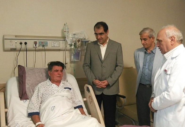 تصاویری از عیادت وزیر بهداشت از محمد رضا شجریان