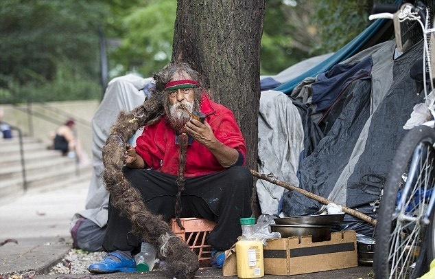 بی‌خانمان نیویورکی با موهای یک میلیون دلاری