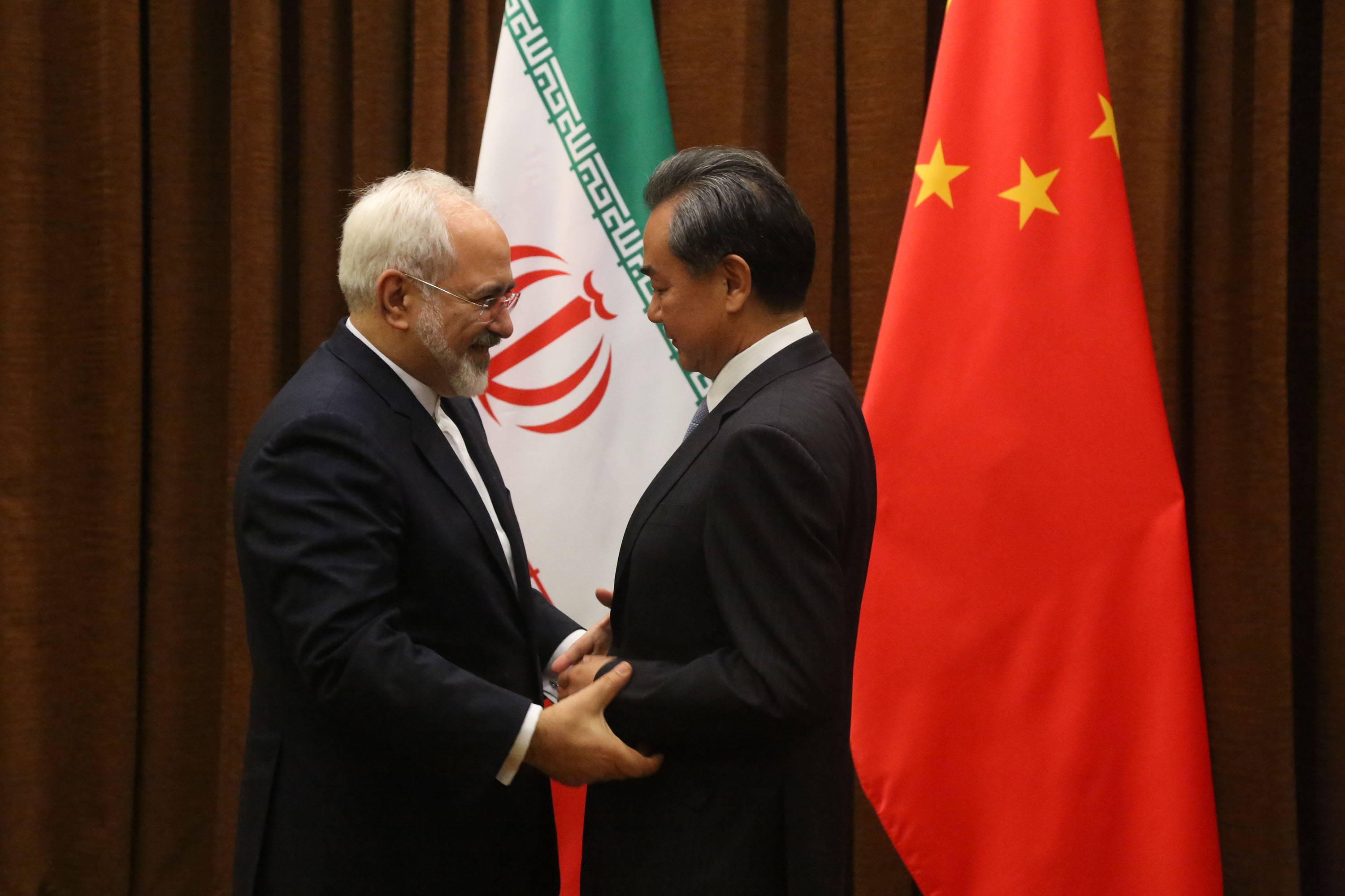 ظریف: تأکید بر افزایش رایزنی‌های ایران و چین در موضوعات منطقه‌ای و بین‌المللی 