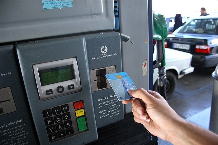 با تک نرخی شدن قیمت بنزین استفاده از کارت سوخت در جایگاه ها چه  ضرورتی دارد؟/ شما نظر بدهید