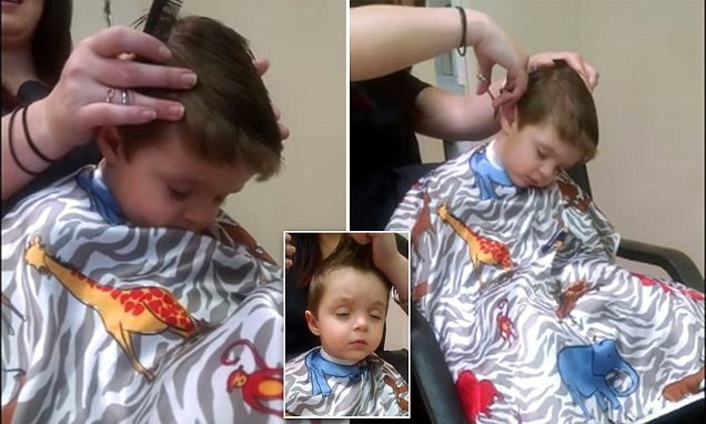 تلاش کودک سه ساله برای بیدار ماندن روی صندلی آرایشگاه