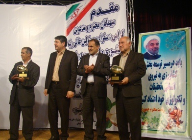 متوسط  عملکرد تولید پسته اسنان سمنان  در  واحد سطح  در کشور   دارای رتبه  اول است