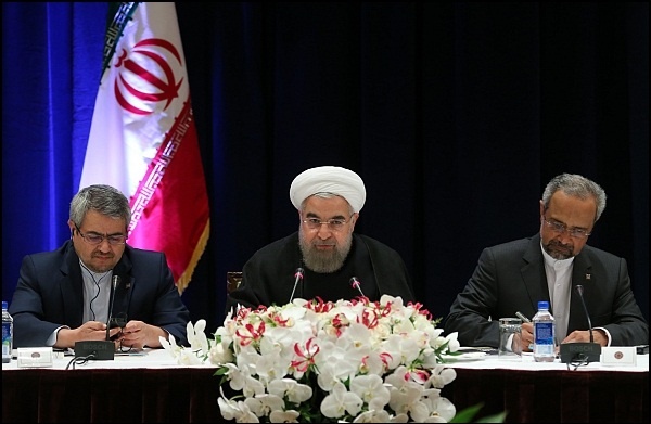 روحانی:مشکلات ایران و آمریکا با دست دادن حل نمی‌شود/ عمل به توافق هسته‌ای آزمایش بزرگ اعتماد است