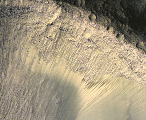 جاری شدن آب بر سطح مریخ را ببینید/تصویر متحرک منتشر شده توسط ناسا