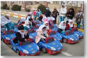 برگزاری جشنواره رانندگان کوچک با ماشین های شارژی در ارومیه