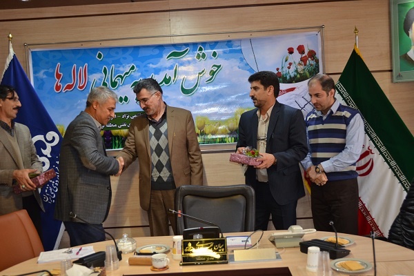  نشست صمیمی مدیر پخش فراورده های نفتی لرستان  با ایثارگران و فرزندان معظم شاهد