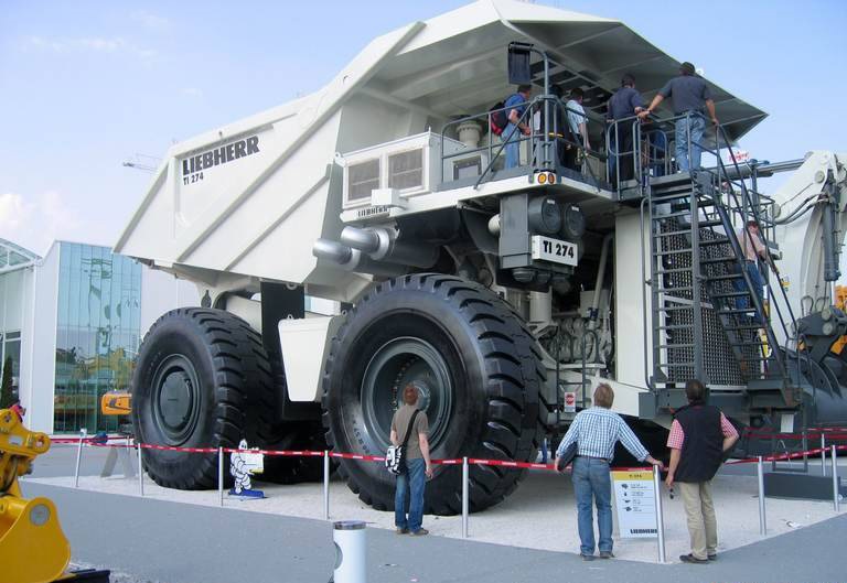 غول پیکر ترین کامیون جهان را بیینید/ عکس