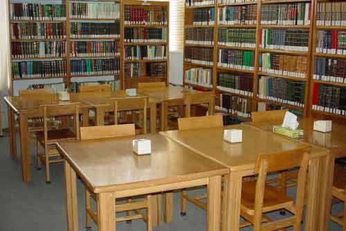عضویت پیرمرد 103 ساله بانه‌ای در کتابخانه‌های عمومی