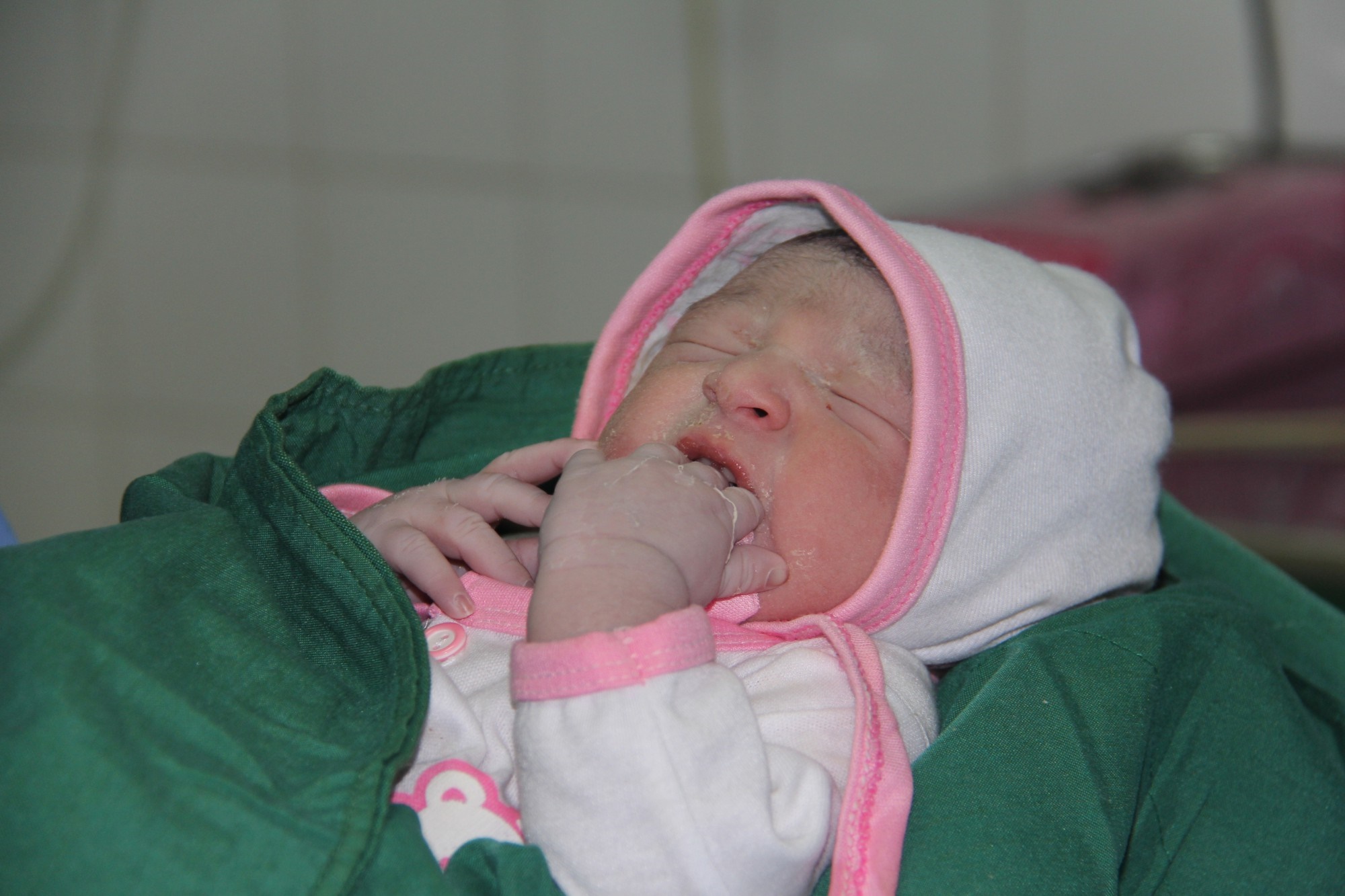 اولین نوزاد حاصل از عمل IVF در کلینیک ناباروری و IVF دانشگاه علوم پزشکی زنجان متولد شد