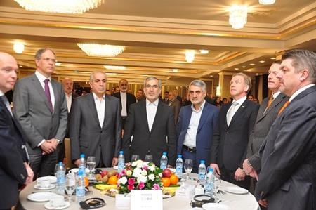 10 قرارداد همکاری استان البرز با هیئت تجاری هلندی منعقد می شود 10 قرارداد همکاری استان البرز با هیئت تجاری هلندی منعقد می شود