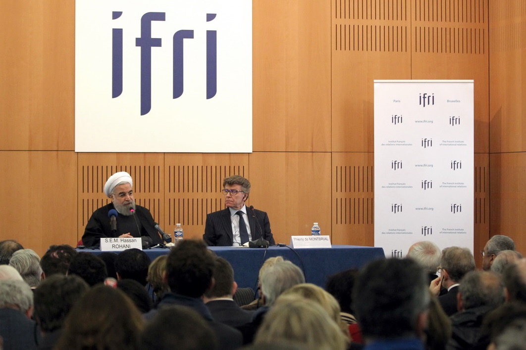 روحانی: نباید برای منافع زودگذر،در برابر حامیان گروه‌های تروریستی سکوت کرد/جهل و فقر عامل اصلی خشونت