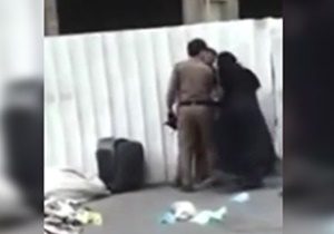 ضرب و شتم یک زن توسط پلیس سعودی در ملاعام