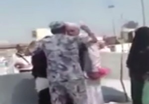 رفتار گستاخانه سرباز سعودی با یک حاجی مسن