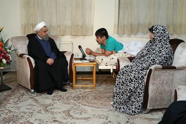 رییس جمهور: صبر و متانت همسران جانبازان و خانواده‌های شهدا ستودنی است
