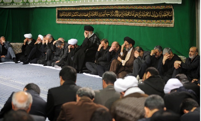 با حضور رهبر انقلاب؛ مراسم سوگواری حضرت اباعبدالله الحسین(ع) در شب عاشورا برگزار شد
