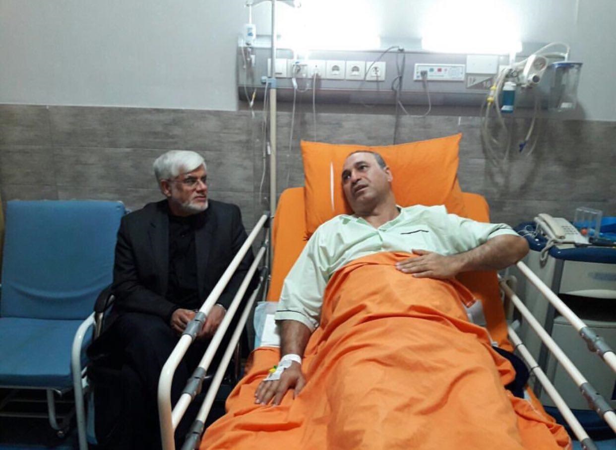 عکس | عیادت محمدرضا عارف از حمید فرخ‌نژاد در بیمارستان