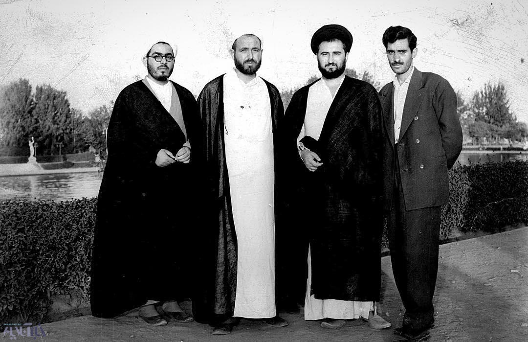 عکس | سیدمصطفى خمینى و آیت‌الله فاضل‌لنکرانی در اوایل دهه ۳۰