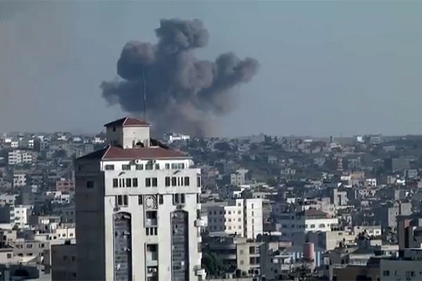 فیلم | لحظه حمله جنگنده‌های اسرائیل به نوار غزه