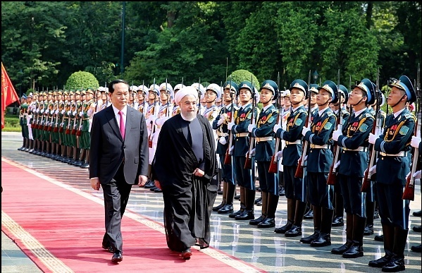 استقبال رسمی رییس‌جمهوری ویتنام از روحانی /تهران و هانوی دو سند همکاری امضا کردند